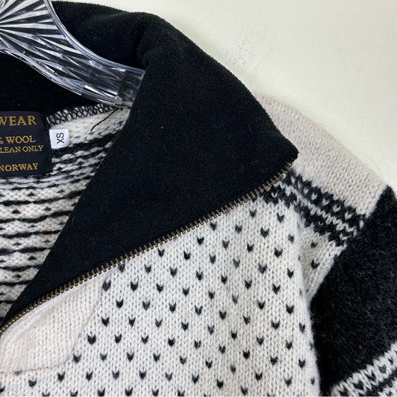 NORSK WEAR 100% Wool Traditional Pattern 1/4 Zip w/Zip Pockets & Fleece Collar - Picture 5 of 12